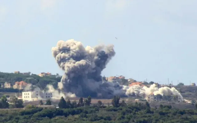 Theo kênh truyền thông Al Jazeera của Qatar đưa tin, sáng sớm ngày 2/10, Lữ đoàn 89 của Lực lượng Phòng vệ Israel bắt đầu tấn công, nhằm tấn công một tòa nhà ở một ngôi làng ở miền nam Lebanon. Tuy nhiên, họ đã bị Lực lượng vũ trang Hezbollah của Lebanon ngăn chặn thành công và hai bên đã tiến hành một cuộc đọ súng khốc liệt trên bộ.