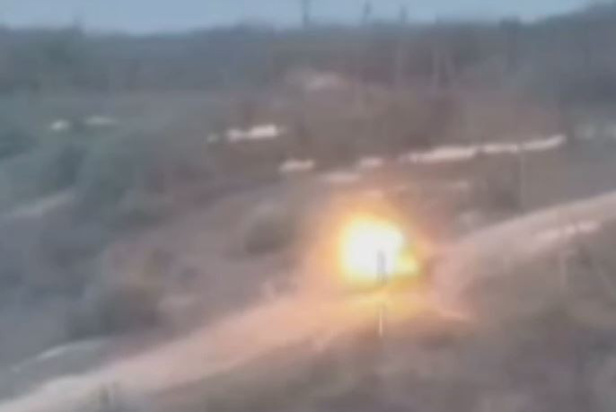 Ngoài ra, có thể Quân đội Nga cũng đang biến Chasov Yar trở thành một cái bẫy tiếp theo đối với Quân đội Ukraine, khi họ liên tục sử dụng bom các loại tấn công vào khu vực này, nhằm tiêu hao nhiều quân số cũng như vũ khí trang bị của quân Ukraine.