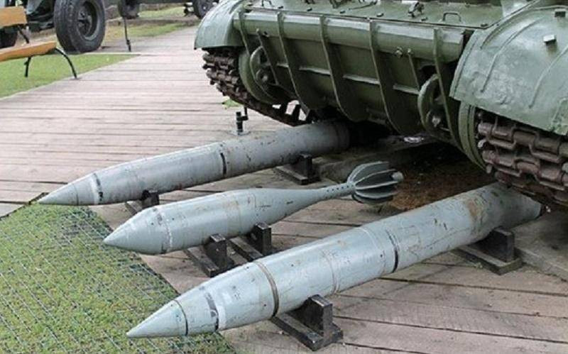 Súng cối 2S4 thì khác hoàn toàn, khi có cỡ nòng đến 240mm; nòng súng dài tới 5.340 mm. Cỡ nòng và chiều dài nòng khủng cũng khiến đạn pháo được sử dụng có trọng lượng cực lớn. Có hai loại đạn chính được sử dụng cho súng cối 2S4, một là đạn nổ phá chống bộ binh nặng 130 kg; còn loại đạn nổ, chuyên dùng phá hủy công sự, vật cản, có trọng lượng đến 228 kg.