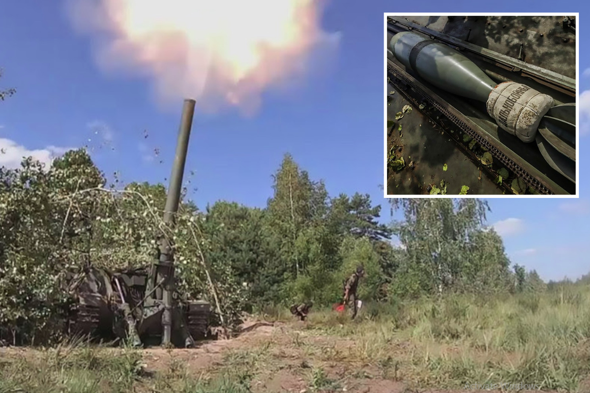 Do trọng lượng đạn lớn như vậy và nòng súng dài hơn 5 mét, nên việc nạp đạn của súng cối 2S4 cũng khác với cách nạp đạn từ miệng nòng của các loại súng cối thông thường. Cối 2S4 sử dụng phương pháp nạp đạn từ đuôi nòng, giống như pháo rãnh xoắn.