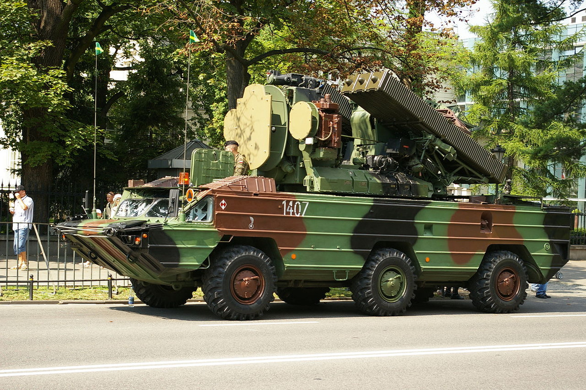 Đáng chú ý là trước đó dân quân DPR đã công bố nỗ lực bắn hạ máy bay không người lái Bayraktar TB2 của Ukraine; nhưng thông tin này bị coi là “viển vông”, cho đến khi dữ liệu này được chỉ huy quân đội Ukraine xác nhận và tín hiệu radar của dân quân, cũng được UAV TB2 của Ukraine ghi lại.