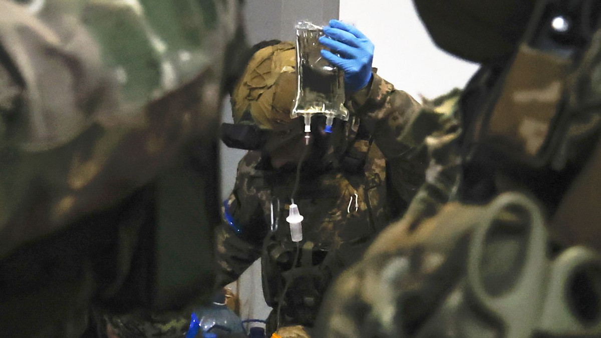 Do xung đột đã kéo dài nên bản thân quân đội Ukraine cũng tổn thất rất nhiều binh lực; đặc biệt ở hướng Bakhmut, quân đội Ukraine thiệt hại hơn 10.000 quân. Nếu quân đội Nga tiến hành một cuộc tấn công quy mô lớn, một số cơ sở quân sự của Ukraine có thể bị xóa sổ.