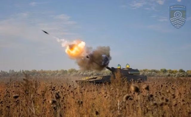 Trước hết có thể khẳng định, Nga và Ukraine chưa đạt được một lệnh ngừng bắn thực sự, hai bên vẫn đang giao tranh ác liệt trên tiền tuyến; báo động phòng không vẫn vang lên khắp lãnh thổ Ukraine.