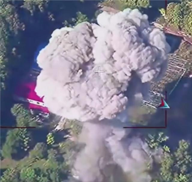 Quân đội Nga có vũ khí hạng nặng để trấn áp đội hình, đã chế áp hoàn toàn hỏa lực của quân Ukraine. Lực lượng biên phòng Nga và những người lính nghĩa vụ, cũng “tỉnh táo” lại sau mấy ngày chiến đấu. Giờ đây, Quân đội Nga đã bắt đầu phát huy hiệu quả chiến đấu thực sự ở khu vực Kursk.