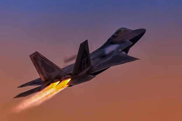 Sau khi Không quân Mỹ triển khai một số lượng lớn máy bay chiến đấu F-22A Raptor tới Trung Đông, Mỹ tuyên bố sử dụng F-22A, để ngăn chặn người Houthis ở Yemen, với cái cớ là “chống khủng bố”; nhưng trên thực tế, Mỹ có mục đích khác.