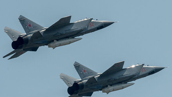 Lần này Không quân Nga đã triển khai MiG-31K tại Syria, để sẵn sàng kiềm chế máy bay chiến đấu F-22A Raptor của Không quân Mỹ. Trên thực tế, việc Không quân Nga triển khai máy bay chiến đấu MiG-31K tại Syria, đã gây nhiều áp lực lên NATO. Nguồn ảnh: Pinterest. 