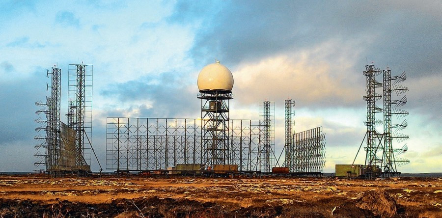 Iran cũng mua được hệ thống radar cảnh báo sớm Rezonans-NE của Nga, hệ thống này không chỉ phát hiện thành công tiêm kích tàng hình F-35 của Mỹ chế tạo, mà còn theo dõi và giám sát F-35 bay gần biên giới Iran.