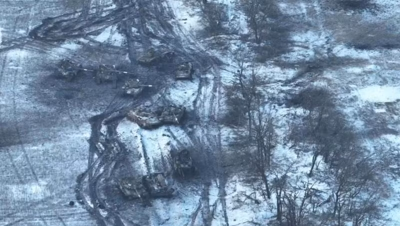 Việc đưa gấp lính nghĩa vụ vào chiến trường khốc liệt, khi chưa được huấn luyện đầy đủ, chắc chắn hiệu quả chiến đấu sẽ không cao; việc hiệp đồng chiến đấu giữa bộ binh và xe tăng, với xe chiến đấu bộ binh sẽ không được nhịp nhàng, ăn khớp. Dù sao lái xe tăng của quân đội Nga, phần lớn đều là lính nghĩa vụ, nên đừng hy vọng họ sẽ đạt đến trình độ của những người lái xe tăng chuyên nghiệp.