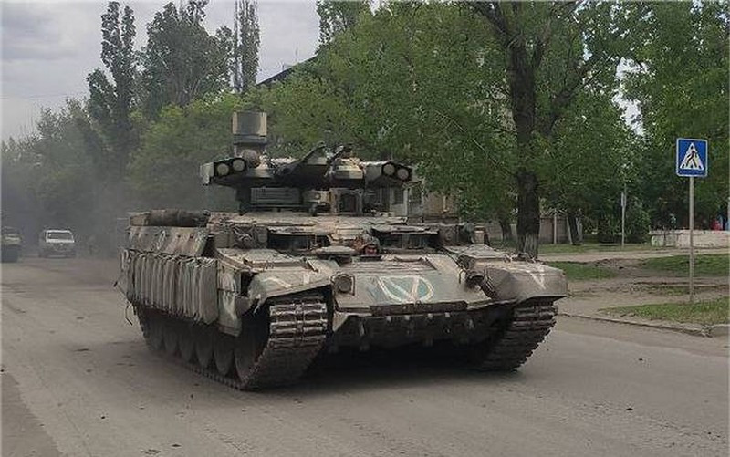 BMPT Terminator được phát triển trên cơ sở xe tăng chiến đấu chủ lực T-72, có khả năng bảo vệ cao như xe tăng. Cấu hình hỏa lực của Terminator “vô cùng phong phú”, từ súng máy 7,62mm, súng phóng lựu tự động 30mm, pháo bắn nhanh 30mm cho đến tên lửa chống tăng; đủ sức đối phó với nhiều mục tiêu khác nhau trên chiến trường.