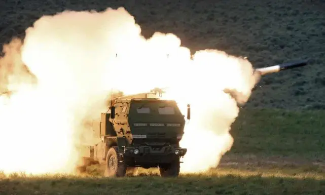 Sau khi được trang bị vũ khí tầm xa như tên lửa HIMARS, Ukraine đã nâng cao lợi thế chống lại Nga bằng đòn phản công. Nga cũng cáo buộc Ukraine tiến hành một cuộc tấn công bằng UAV mang chất nổ, nhằm vào Trụ sở hạm đội Biển Đen của nước này, tại bán đảo Crimea.