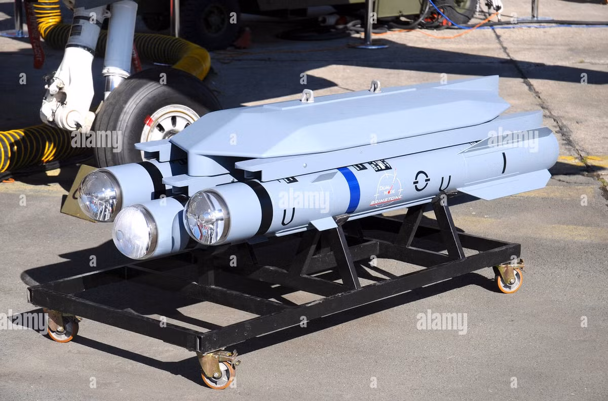 Một số lượng nhỏ nhân viên quân sự của Anh cũng sẽ giúp đào tạo ban đầu cho Quân đội Ukraine trong một thời gian ngắn; như coi như một phần của hoạt động hỗ trợ quân sự cho Ukraine. Sau khi hoàn thành nhiệm vụ, số quân nhân này sẽ nhanh chóng trở về Anh”; hết lời dẫn.