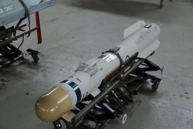 Tên lửa Brimstone là tên lửa tấn công mặt đất, được phóng từ trên không do công ty quốc phòng MBDA UK phát triển cho Không quân Anh. Đây là loại vũ khí khá hiệu quả, để tiêu diệt các hệ thống tác chiến điện tử, radar và hệ thống phòng không của dân quân DPR và LPR.