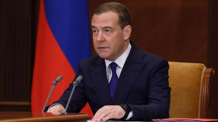 Ông Medvedev, Phó Chủ tịch Hội đồng An ninh Liên bang Nga, cũng đã phát động một đợt “chiến tranh tâm lý” mới chống lại Ukraine. Ông Medvedev chỉ ra rằng, vào năm 2024, nhiệm vụ tuyển quân của Quân đội Nga sẽ được nâng cao đều đặn và 190.000 công dân Nga đã ký hợp đồng nhập ngũ.