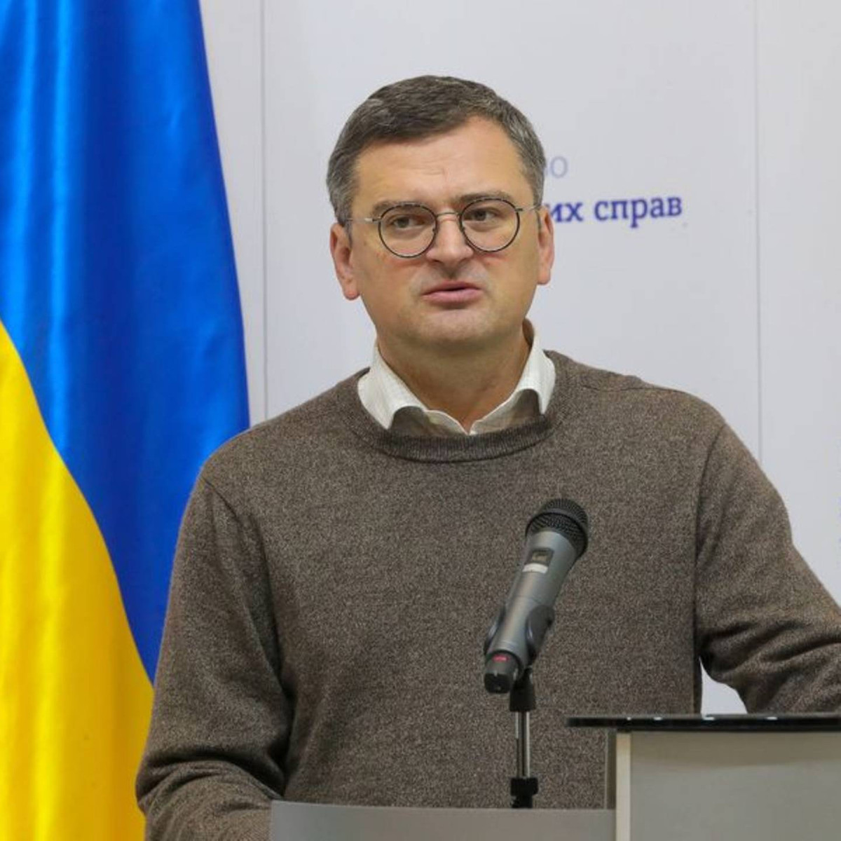 Hơn nữa, Ngoại trưởng Abdollahian nói rằng, ông đã có các cuộc điện đàm với người đồng cấp Ukraine Dmitry Kuleba, tại đó ông yêu cầu Kiev cung cấp ít nhất một số bằng chứng về việc Quân đội Nga sử dụng UAV của Iran, để chống lại Ukraine.