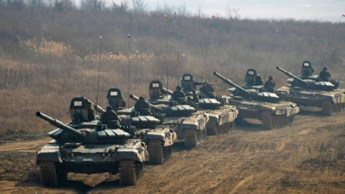 Tuy nhiên, quân đội Nga hiện đã bắt đầu tập trung củng cố lại lực lượng và dưới sự chi viện của hỏa lực hạng nặng như xe tăng, pháo và súng cối, nên đã chặn đứng đà tiến quân của Quân đội Ukraine.