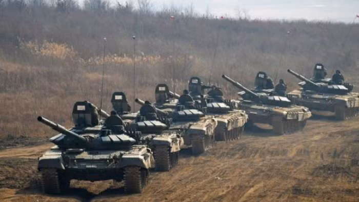 Tuy nhiên, quân đội Nga hiện đã bắt đầu tập trung củng cố lại lực lượng và dưới sự chi viện của hỏa lực hạng nặng như xe tăng, pháo và súng cối, nên đã chặn đứng đà tiến quân của Quân đội Ukraine.