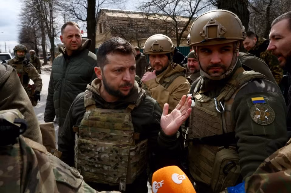 Trong một bài phát biểu video vào tối ngày 16, Tổng thống Zelensky nói, "Các điểm nóng của Donetsk là Soledad và Bakhmut, nơi đang diễn ra giao tranh rất ác liệt". 