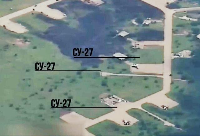 Ngoài ra Quân đội Nga sử dụng máy bay không người lái, bay cách biên giới hơn 100 km vào sâu trong nội địa Ukraine, giám sát các sân bay của quân đội Ukraine đang chi viện cho tiền tuyến.