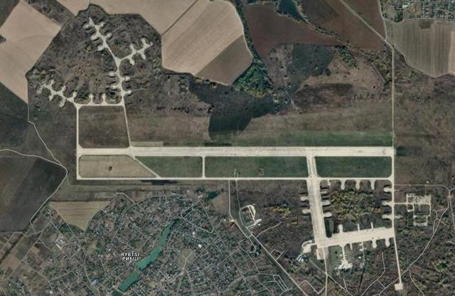 Mirgorod cách biên giới Nga-Ukraine 145 km. Vì khoảng cách này không an toàn nên Quân đội Ukraine không thực sự bố trí máy bay chiến đấu; các máy bay chiến đấu của Quân đội Ukraine thường ẩn nấp ở phía tây và sống sót được với sự hỗ trợ của các hệ thống phòng không phương Tây.