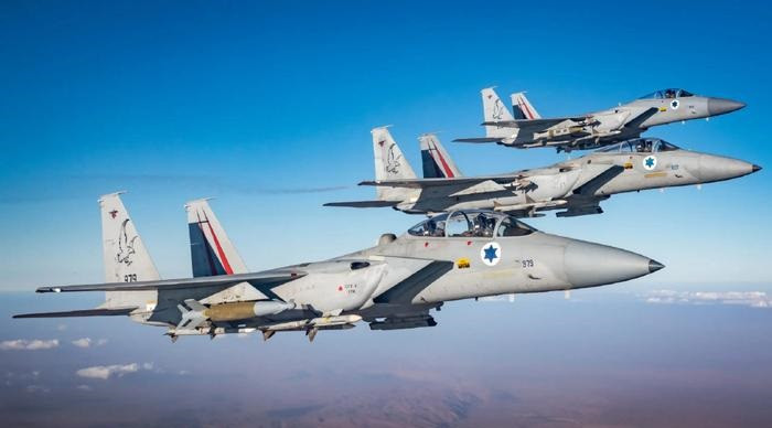 Ngoài tên lửa này, F-14A của Iran còn được trang bị tên lửa không đối không Fakul-90, đây là bản sao tên lửa AIM-54B của Iran, có tầm bắn tối đa 150 km. F-14A được trang bị hệ thống radar trên không AN/AWG-9 đa chức năng, có thể phát hiện các mục tiêu có độ phản xạ radar chỉ 0,07 mét vuông, gần tương đương với kích thước của tên lửa hành trình Delilah của Israel. 