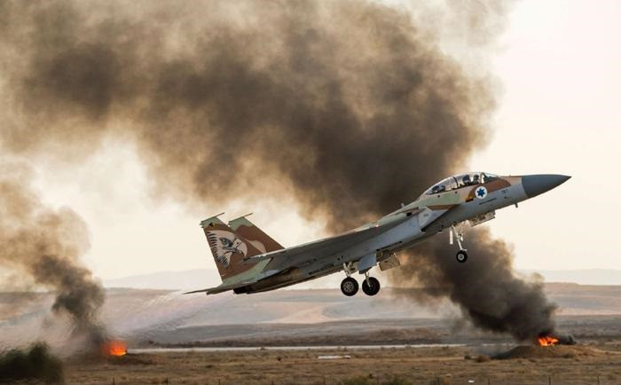 Trong khi đó, dầu mỏ là huyết mạch kinh tế của Iran, và nếu bị phá hủy, nền kinh tế Iran có thể bị lùi lại vài năm. Nói tóm lại, tình hình chống lại các mục tiêu này gần như chắc chắn sẽ leo thang và Quân đội Mỹ đóng quân ở Trung Đông đã được chỉ thị chuẩn bị ngay lập tức trú ẩn ở những vị trí kiên cố, trong trường hợp có xung đột lớn .