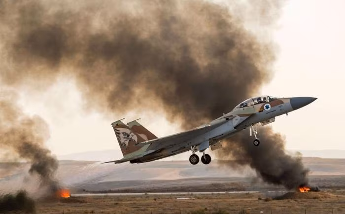 Trong khi đó, dầu mỏ là huyết mạch kinh tế của Iran, và nếu bị phá hủy, nền kinh tế Iran có thể bị lùi lại vài năm. Nói tóm lại, tình hình chống lại các mục tiêu này gần như chắc chắn sẽ leo thang và Quân đội Mỹ đóng quân ở Trung Đông đã được chỉ thị chuẩn bị ngay lập tức trú ẩn ở những vị trí kiên cố, trong trường hợp có xung đột lớn .