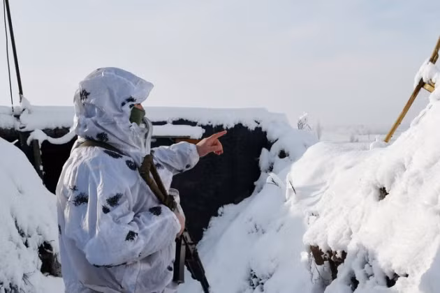 Nguồn tin của Ukraine cho biết: “Theo cuộc điều tra, quân nhân bị thiệt mạng, trong lúc say rượu đã tự ý rời khỏi các vị trí tiền tiêu của Ukraine vào tối ngày 30/12 và đi về phía các vị trí của DPR; anh ta bị thương và chết vì mất máu trong vòng 24 giờ, mặc dù thực tế là anh ấy là một nhân viên y tá của đơn vị”.