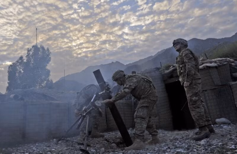 Quân đội Ukraine cũng cho biết, phía Ukraine không có thương vong do hậu quả các cuộc tấn công của quân ly khai; đồng thời phía Quân đội Ukraine đã bắn trả quyết liệt, buộc đối phương phải ngừng pháo kích. Nhờ những “nỗ lực phòng thủ”, các đơn vị Ukraine đã giữ vững được vị trí của mình.