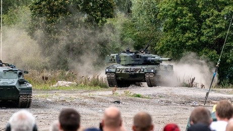 Vấn đề không mở rộng NATO đã trở thành một trong những tranh cãi giữa Nga và NATO; nhưng rõ ràng là NATO đi ngược lại mong muốn của Nga, để ít nhất bốn quốc gia Thụy Điển, Phần Lan, Ukraine, Gruzia gia nhập khối và NATO sẽ không thảo luận về vấn đề này trong các cuộc đàm phán sắp tới.