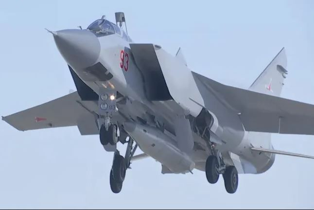 Việc biến một máy bay đánh chặn hạng nặng như MiG-31 thành một máy bay tấn công, khiến MiG-31K trở thành máy bay tấn công “độc nhất vô nhị”, nhưng rất hiệu quả. Đặc biệt tên lửa Kinzhal vẫn giữ được khả năng tiêu diệt các mục tiêu di chuyển, như tàu chiến cũng như các mục tiêu trên mặt nước. 