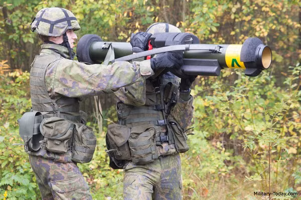 Đoạn video được thực hiện bởi các binh sĩ thuộc Lữ đoàn sơn cước 128 của Quân đội Ukraine, đã có mặt trong cuộc xung đột gần đây ở Donbass; tuy nhiên việc sử dụng vũ khí này thành công như thế nào, hiện vẫn chưa được biết.