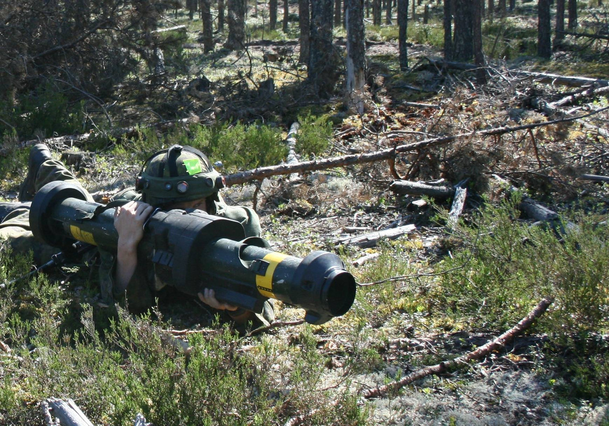 APILAS được chế tạo theo nguyên lý vũ khí phản lực không giật, đường kính đạn 112 mm, sử dụng một lần; APILAS được công ty quốc phòng GIAT Industries (Pháp) thiết kế và sản xuất. Hơn 120.000 khẩu APILAS đã được sản xuất và chúng đang phục vụ ở nhiều quốc gia.