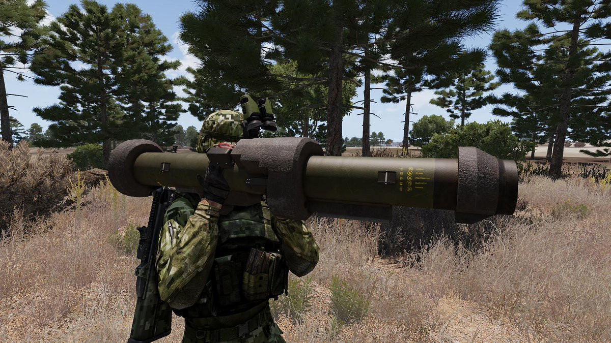 Trong Quân đội Pháp, APILAS được phân loại là vũ khí có thể gây thương tích cho người sử dụng, vì tiếng nổ đầu nòng quá lớn khi bắn. Theo quy định, trong điều kiện thời bình, một người lính Pháp không bắn APILAS liên tục quá ba lần, vì có thể dẫn đến gây tổn thương cho tai.