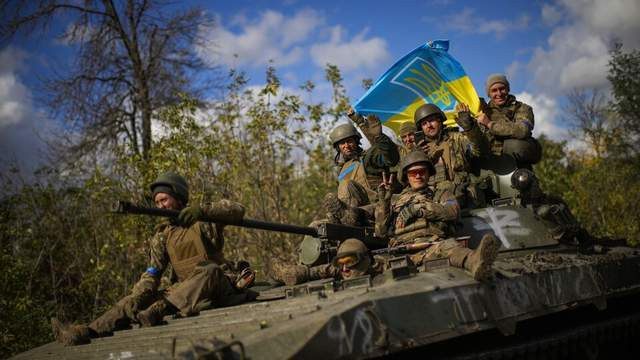 Ukraina tiep tuc tien quan, mat tran Kharkov them ac liet-Hinh-3