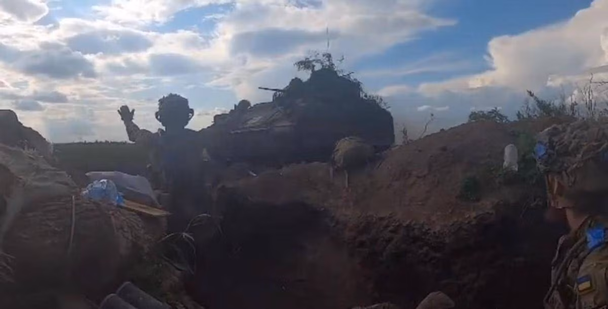 Đầu tháng 8, quân đội Ukraine lại tiếp tục dồn lực tấn công Urozhainy. Lần này, chỉ mất vài ngày để tạo thành thế gọng kìm tấn công Urozhainy từ ba hướng. Dù quân xung kích Ukraine tiếp tục tràn vào trung tâm Urozhainy nhưng đều bị hỏa lực Nga đẩy lui.