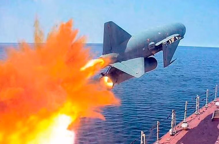 Năm 1971, trong cuộc chiến tranh Ấn Độ - Pakistan lần thứ ba, Ấn Độ sử dụng tên lửa chống hạm Styx do Liên Xô sản xuất, phóng vào cảng quân sự Karachi ở Pakistan, phá hủy hơn 10 kho dầu của Pakistan.