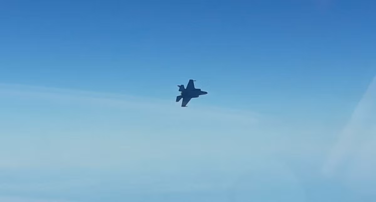 Ngay trong ngày hôm qua, máy bay chiến đấu của Lực lượng Hàng không Vũ trụ Nga tại Syria, đã đánh chặn một chiếc F-35 của Anh ngoài khơi bờ biển Syria.