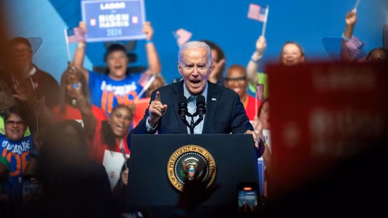 Phe Biden đã tuyên bố rằng, họ đang tạm dừng mọi hoạt động của chiến dịch tranh cử và khẩn cấp xóa tất cả các quảng cáo của chiến dịch, vì hiện tại nó rất không phù hợp. Điều này chắc chắn sẽ khiến vấn đề trở nên tồi tệ hơn đối với cuộc bầu cử của ông Biden và đảng Dân chủ của ông.