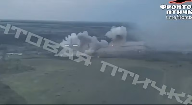 Việc kết hợp giữa UAV trinh sát và Lực lượng Không quân chiến thuật của Nga đã kịp thời loại bỏ các mối đe dọa với lực lượng mặt đất của họ. UAV trinh sát của “Cụm quân phía Bắc” Nga đã phát hiện ra các điểm triển khai tạm thời của quân Ukraine ở phía nam thành phố Volchansk, và báo về sở chỉ huy tiền phương.