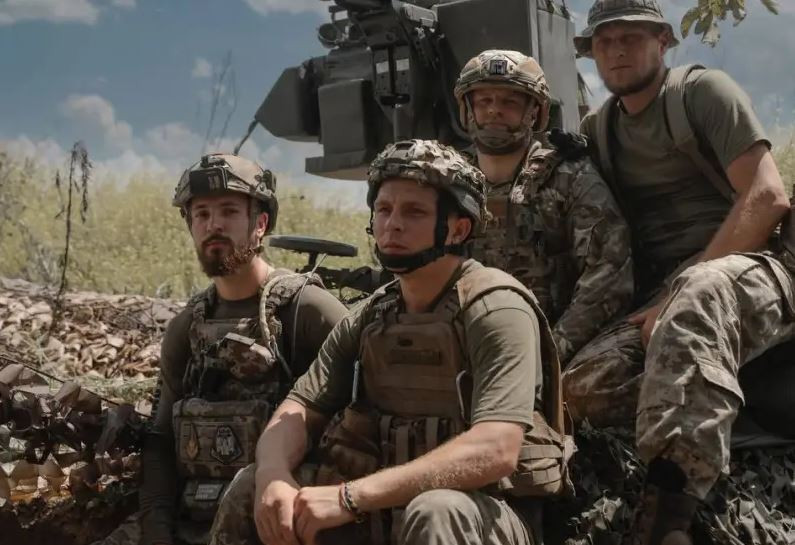 Bộ Tổng tham mưu Quân đội Ukraine cho biết, các đơn vị của Nga hiện đang tích cực được điều đến khu vực làng Pologi để chuẩn bị cho cuộc tấn công theo hướng Gulyai-Polye, một điểm chiến lược và hậu cần quan trọng của Ukraine Ukraine ở khu vực Zaporozhye. Nếu khu vực này bị chiếm, quân Ukraine tại đây sẽ phải chịu áp lực rất lớn và có nguy cơ mất quyền kiểm soát khu vực. (Nguồn ảnh: Forbes, Topwar, CNN, ISW).