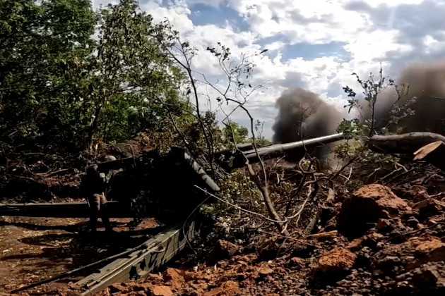 Theo một số nguồn tin của tờ Reuters, quân đội Ukraine mặc dù mới kiểm soát khu dân cư Gorobyevka tại Kharkov, nhưng đã để mất quyền kiểm soát nó và tiếp tục triệt thoái về hướng khu dân cư Dvurechnoye.