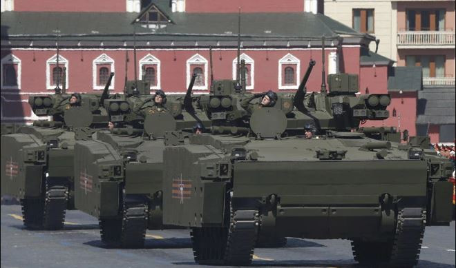 Quy mô của lễ duyệt binh mừng Ngày Chiến thắng năm nay tại Quảng trường Đỏ được đánh giá là nhỏ hơn đáng kể so với trước đây, lý do an ninh và tình hình căng thẳng tại chiến trường Ukraine được cho là nguyên nhân của sự cắt giảm quy mô sự kiện.