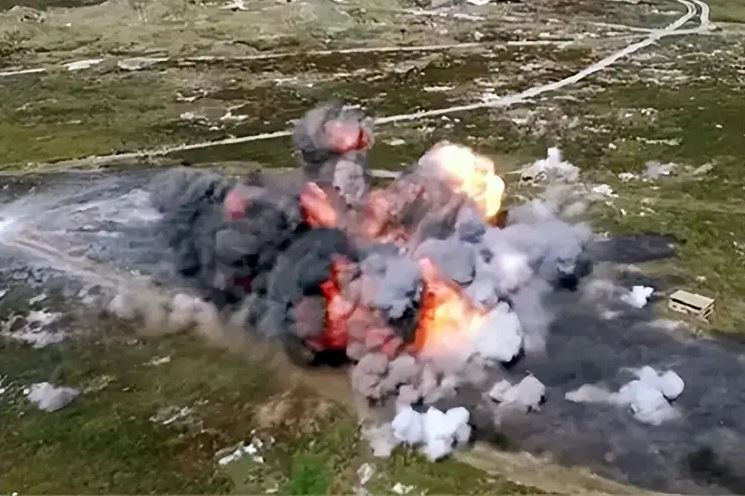 Với hình thái chiến tranh vị trí như hiện nay, thậm chí với quân số trên 100.000 quân, Quân đội Nga cũng khó có thể vây hãm Kharkov. Minh chứng cụ thể là trận Chasov Yar đang diễn ra, và trước đó là trận Bakhmut, Marinka hay Avdiivka, với lực lượng rất lớn nhưng Quân đội Nga phải chật vật mới giành chiến thắng.