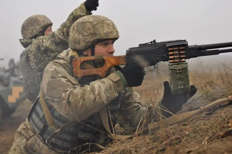 Trong một trận chiến tấn công và phòng thủ truyền thống, bên tấn công cần quân số gấp nhiều lần bên phòng thủ mới có thể chiếm được trận địa phòng ngự của bên kia, nên việc hai bên giao tranh ác liệt suốt 10 tiếng đồng hồ cũng không có gì là phóng đại.