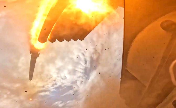 Chuyên gia Yuriy Podolyaka người Nga nhấn mạnh rằng các sự kiện chính hiện đang diễn ra gần Chasovy Yar cho biết, sau một thời gian ngắn nghỉ ngơi, quân Nga đã tiếp tục tấn công ở khu vực Chasov Yar.