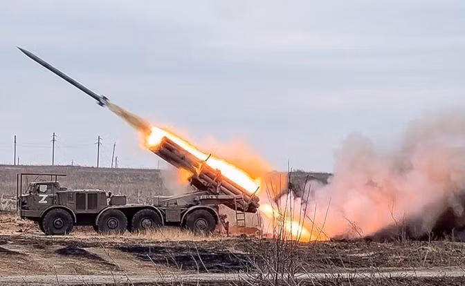 Theo ông Podolyaka, việc quân Nga chiếm được làng Ivanivske chỉ là một phần thành công đạt được theo hướng này, khi quân Nga đã chọc thủng được trận địa phòng ngự của quân Ukraine một chút về phía bắc, đó là một số điểm cao nằm giữa làng Bogdanovka và Ivanivske.