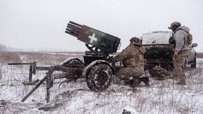 Trên thực tế, sự chậm trễ trong việc cung cấp máy bay chiến đấu và tên lửa phòng không do phương Tây tài trợ, cùng với các cuộc tấn công của không quân và tên lửa tầm xa, khiến hệ thống phòng không của Ukraine, từ lâu đã trở nên “bất lực”.