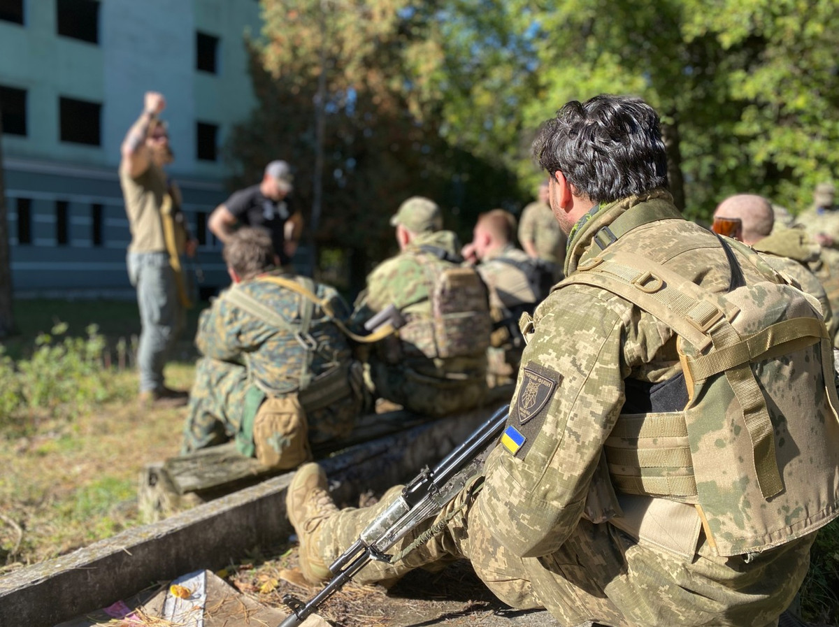 Còn tờ “Thời báo New York” của Mỹ thì lại có bài cho rằng, thất bại của lực lượng lính đánh thuê Mozart của Mỹ ở chiến trường Ukraine, là do “thiếu vốn và nhân viên lạm dụng rượu”, chứ không phải do sự khốc liệt của chiến trường Ukraine, hay đối thủ của họ là quân Nga (?).