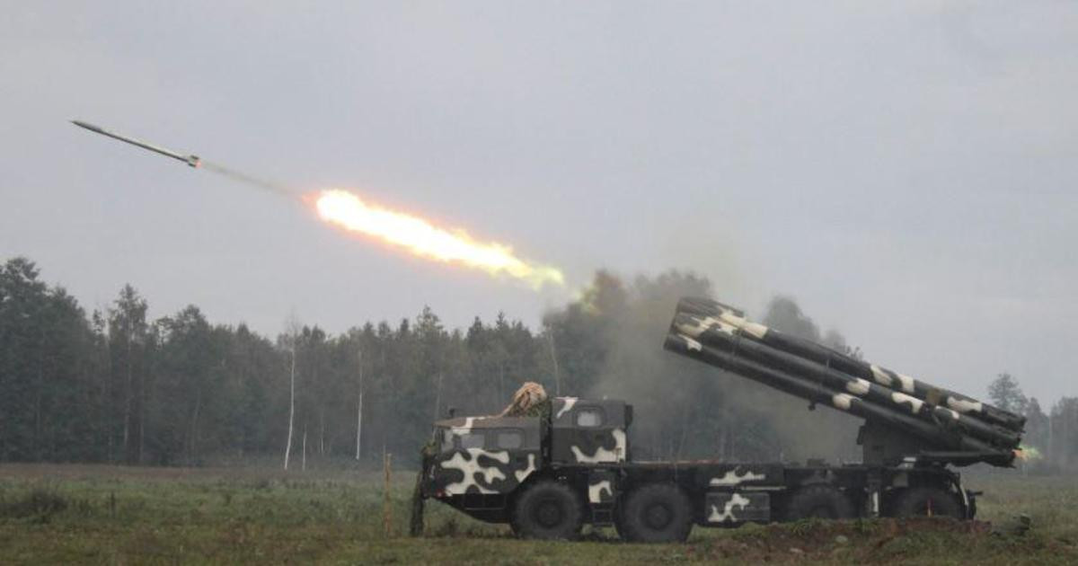 Các cuộc tấn công bằng hỏa lực pháo binh của Quân đội Nga đã gây ra những đám cháy dữ dội trên phố Promyshlennayam thuộc quận Malinovsky của Odessa. Một căn cứ quân sự của Quân đội Ukraine, điều hành một trong những đoạn của tuyến đường sắt địa phương, cũng bị phá hủy.