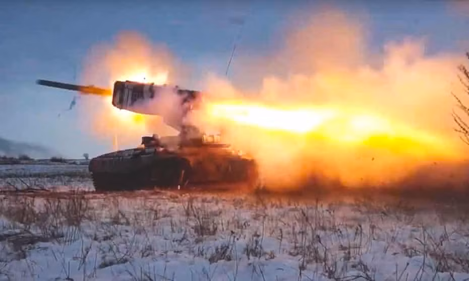 Trước đó, Bộ Quốc phòng Nga đã báo cáo về việc vô hiệu hóa tất cả các căn cứ không quân và hệ thống phòng không của Ukraine. Trước hết, các cuộc tấn công bằng tên lửa đã làm tê liệt các sân bay quân sự của Ukraine, mục đích nhằm ngăn chặn sự xuất kích của không quân Ukraine.